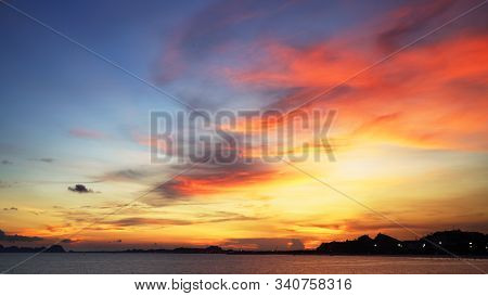 High Definition Beautiful Blue Sky White Clouds Computer Desktop Background Wallpaper Photo