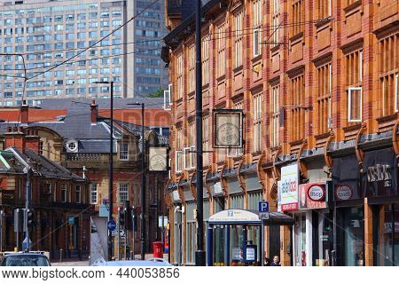 Sheffield, Uk - July 10, 2016: Street View In Downtown Sheffield, Yorkshire, Uk. Sheffield Is The 6t