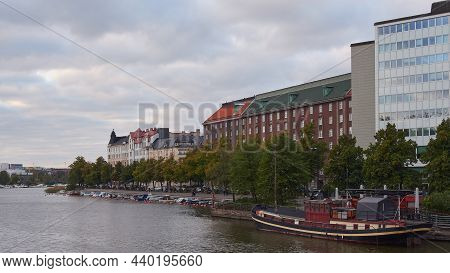 Embankment In Finnish Capital - Helsinki: Kaisaniemenlahti, Pitkansillanranta, Yachts.