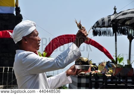 Bogor, Indonesia - September 11, 2011: Hindus People Conducting A Hindus Religious Ceremony At Parah