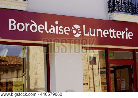 Bordeaux , Aquitaine France - 11 11 2021 : Bordelaise De Lunetterie Store Logo Brand Medical Shop Si