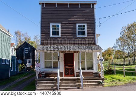 Eagle River, Michigan - October 18, 2021: The Famous And Historic Eagle River Store, In The Keweenaw