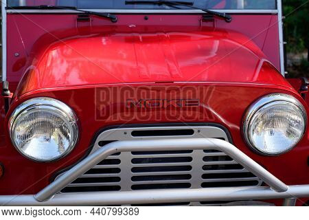 Bordeaux , Aquitaine France - 11 11 2021 : Mini Moke Car Logo Brand And Text Sign Of Austin Mini Uti