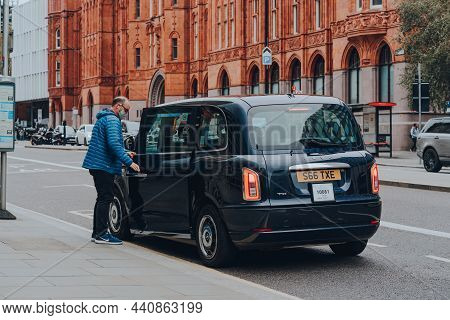 London, Uk - October 23, 2021: Man Getting In A Black Cab On A Street In Holborn, London. Black Cabs