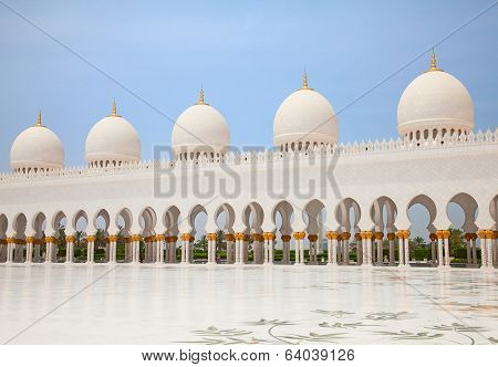 Famous Sheikh Zayed mosque in Abu Dhabi, United Arab Emirates