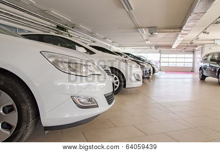 Many Cars In Parking Lot Or Garage.