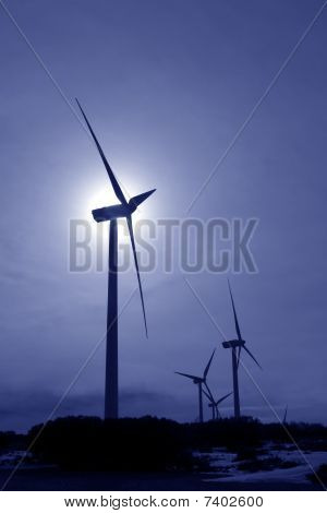 Aerogenerator Windmill retroilluminazione blu cielo