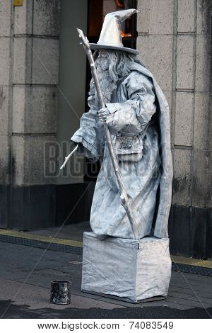 This Performer displays a wanderer