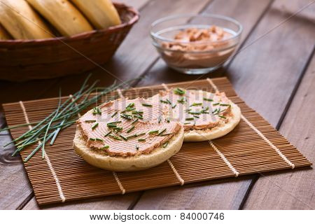 Liverwurst on Bun