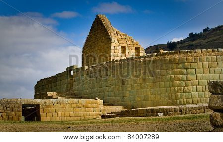 Ingapirca important inca ruins in Ecuador