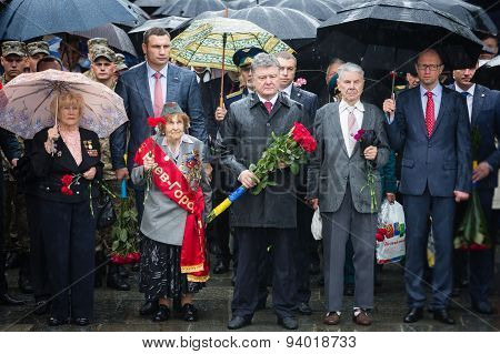 Laying Flowers Ceremony To The Tomb Of The Unknown Soldier