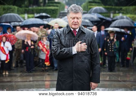 Laying Flowers Ceremony To The Tomb Of The Unknown Soldier