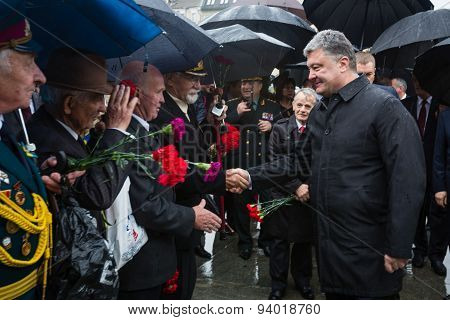 Laying Flowers Ceremony To The Tomb Of The Unknown Soldier