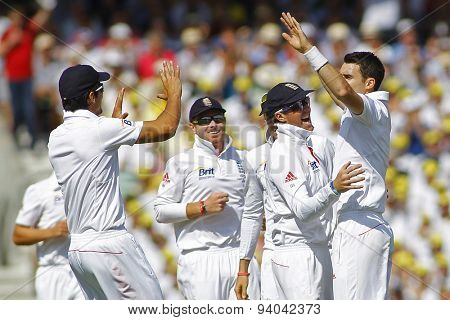 LONDON, ENGLAND - August 21 2013: James Anderson and the England team celebrate the wicket of David Warner during day one of the 5th Investec Ashes cricket match between England and Australia