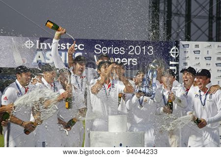 LONDON, ENGLAND - August 25:  Alastair Cook lifts the Urn during the award ceremony and Urn presentation for the Investec Ashes cricket match between England and Australia