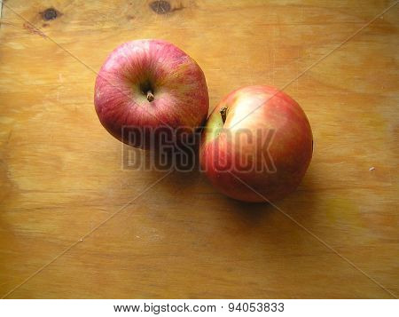 red apples