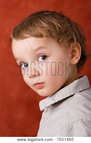 Blond chłopiec kaukaski