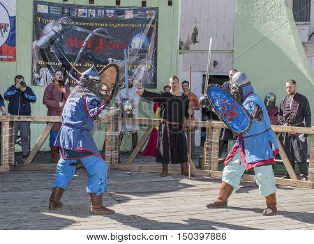 Rostov-on-Don Russia- October 012016: Fight knights in the arena of the park W. Cherevichkin
