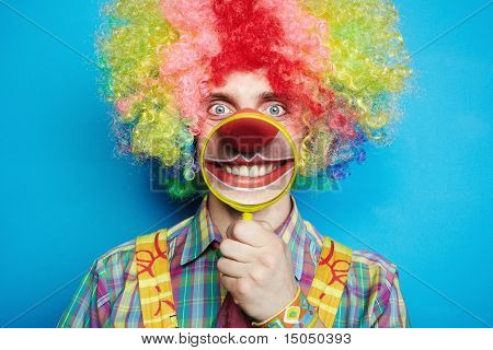 Portrait Clown joyeux avec le grand sourire