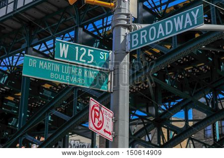 125Th And Broadway Street Sign