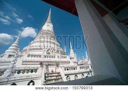 SAMUT PRAKAN,THAILAND- NOVEMBER 1,2015 : Phra Samut Chedi, which was built 1827/28 on an island in the Chao Phraya river-hence its popular name Phra Chedi Klang Nam (Chedi in the middle of the water).Located Samut Prakan Province in Middle of Thailand.