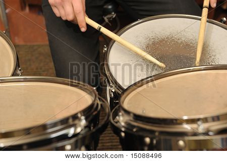El baterista en acción