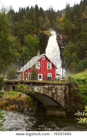 Vandfald