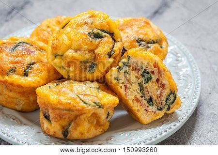 Egg muffins with spinach, bacon and cheese