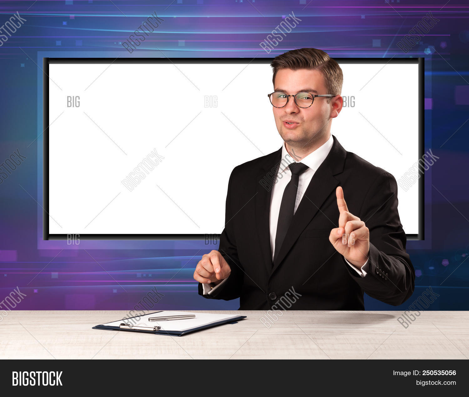 Мужчина в желтой шляпе. Big head roblox. Ооо тис владикавказ. Polo park shoppers drug mart. Роналду с листом бумаги.