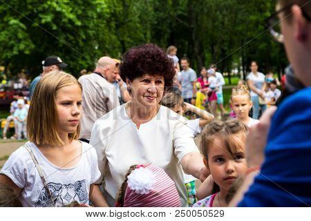 Kirov, Russia - July 08, 2018: Parents And Children Are Waiting For The Lottery In The Park Multilan