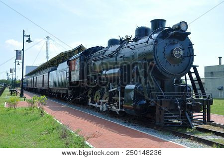 Portsmouth, Va, Usa - May 5, 2012: Norfolk And Western Engine No. 1134 Steam Locomotive In Railroad 