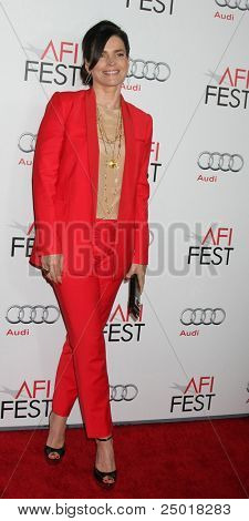 LOS ANGELES - NOV 6: Julia Ormond ankommer til 