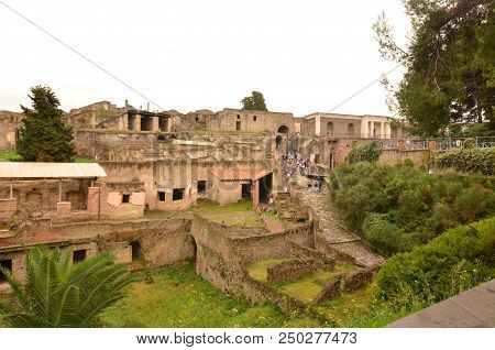 Beautiful Ancient Buildings And Ruins In Pompeii
