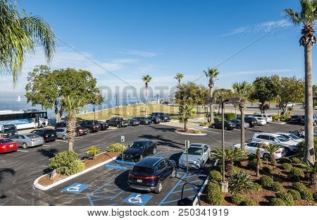 New Orleans, Usa - Nov 26, 2017: Elevated View Of A Public Car Park. Beyond Is Park Along Lake Pontc
