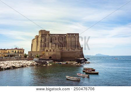 Castel Dell 'ovo, Naples