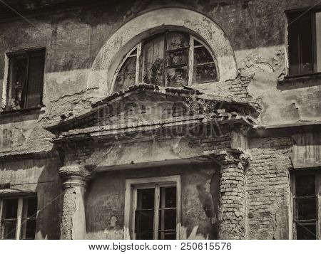 Old Residential Building. Kazakhstan (ust-kamenogorsk). Old Architecture. Architectural Heritage. Bl