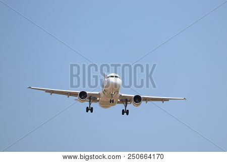 Amsterdam The Netherlands - July 22nd 2018: Cs-tto Tap - Air Portugal Airbus A319-100 Final Approach