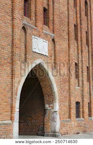 15th Century Mariacka Gate By The River Motlawa, Long Bridge, Gdansk, Poland.