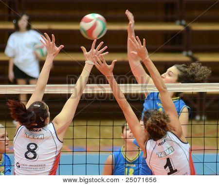 Jönköpings Södra, Ungern - 21 oktober: Petra Horvath (R) i aktion på en ungersk NB I. League volleyboll g