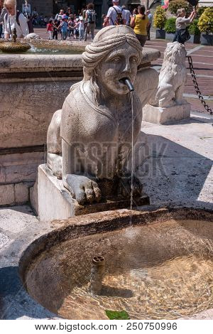 Bergamo, Italy - May 10, 2018: Beautiful Old Contarini Fountain On Piazza Vecchia Square In Bergamo,