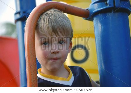 Candid Portrait eines drei Jahre alten Jungen
