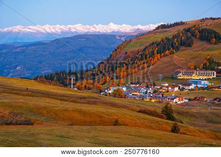 Amazing Morning View On Seiser Alm - Alpe Di Siusi - Famous Ski Resort. Snowcapped Mountain Range On
