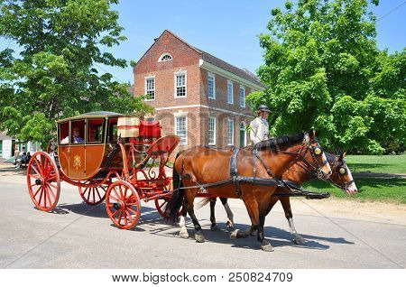 Williamsburg, Va, Usa - May 7, 2012: Horse Drawn Carriage Tours In British Colony In Williamsburg, V