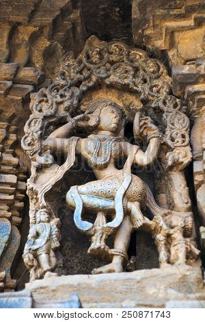 Carved Figure Of A Sundari, Beautiful Lady, Looking In The Mirror, Chennakeshava Temple. Belur, Karn