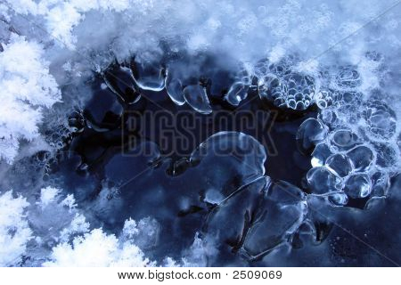 close up Klöppelspitzen von Eis, Schnee und Wasser