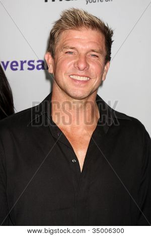 LOS ANGELES - AUG 1: Kenny Johnson na NBC TCA léto 2011 všechny Star Party v hotelu SLS 