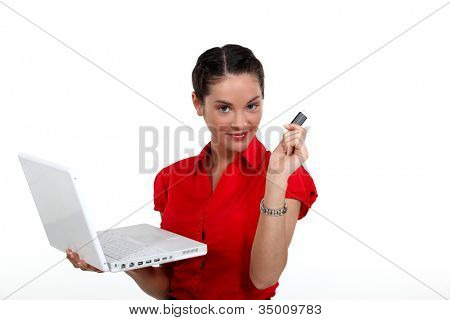 Kobieta zakupy on-line