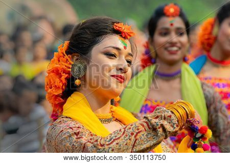 Kolkata, India - 1st March, 2018 : Beautiful Bengali Girl Dancers Dressed In Sari, Traditional India