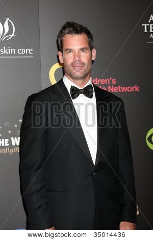 Las Vegas jun 19: Tuc Watkins, die Ankunft in der 38. tageszeiten Emmy Auszeichnungen am Hilton Hotel & Kasino o