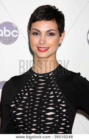 LOS ANGELES - JAN 10: Morena Baccarin arriva presso TCA Winter 2011 della Disney ABC Television Group 